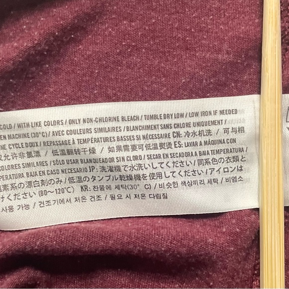 Abercrombie & Fitch Shirt Men's Size XL Muscle V-Neck Logo Maroon Short Sleeve - Picture 11 of 11